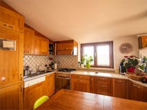 Two-bedroom Apartment of 95m² in Via Colzate 31