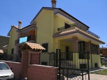 Two-bedroom Villa of 150m² in Via Trecastagni 74