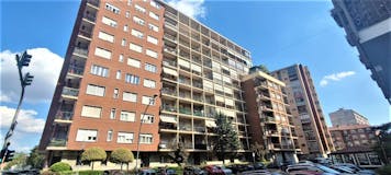 Three-bedroom Apartment of 160m² in Via Manzoni 8