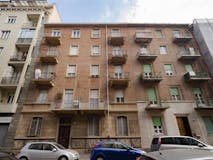 Three-bedroom Apartment of 88m² in Via Borgosesia 98