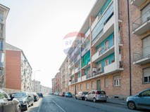 Three-bedroom Apartment of 90m² in Via Pietracqua 27