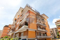 Two-bedroom Apartment of 82m² in Via Roberto Bracco 41