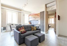 Two-bedroom Apartment of 75m² in Via Dei Castani 70