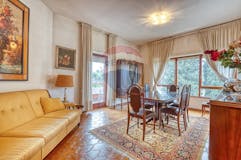 Three-bedroom Apartment of 143m² in Via Guglielmo  Pallavicini 12
