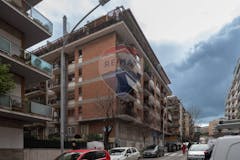 Two-bedroom Apartment of 120m² in Via giacomo trevis 70