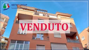 Four-bedroom Apartment of 135m² in Via Francesco Cornaro 1