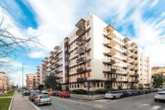 Two-bedroom Apartment of 87m² in Via Antonio Canova 3