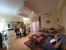 Three-bedroom Apartment of 124m² in Via Varenna 42