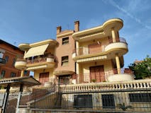 Two-bedroom Apartment of 80m² in Via Carlentini 36