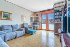 Two-bedroom Apartment of 100m² in Via Carlo Boncompagni 7