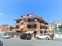 Three-bedroom Apartment of 100m² in Via Dei Meli 31