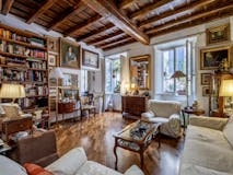 Two-bedroom Apartment of 90m² in Vicolo Scavolino 78