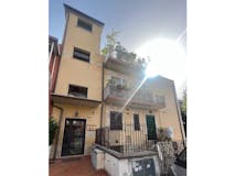 Two-bedroom Apartment of 85m² in Via Poggio a Caiano 26