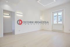 Two-bedroom Apartment of 106m² in Via Melchiorre Gioia 33