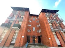 Four-bedroom Apartment of 100m² in Via Delle Pervinche 65