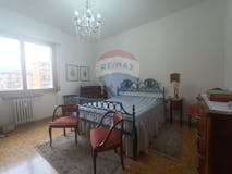 Two-bedroom Apartment of 95m² in Largo Gaspare Spontini 29