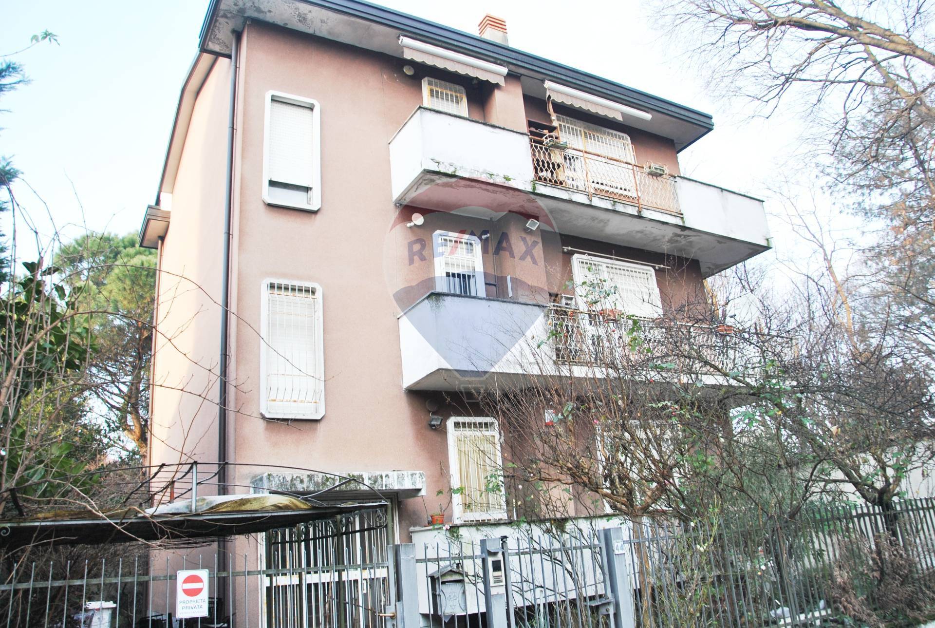 Casa indipendente di 400m² in Via Italia 44A