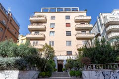 Two-bedroom Apartment of 80m² in Via Alberto Caroncini 51