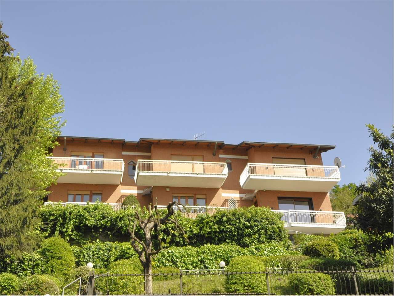 Casa indipendente di 275m² in Strada Torino 16