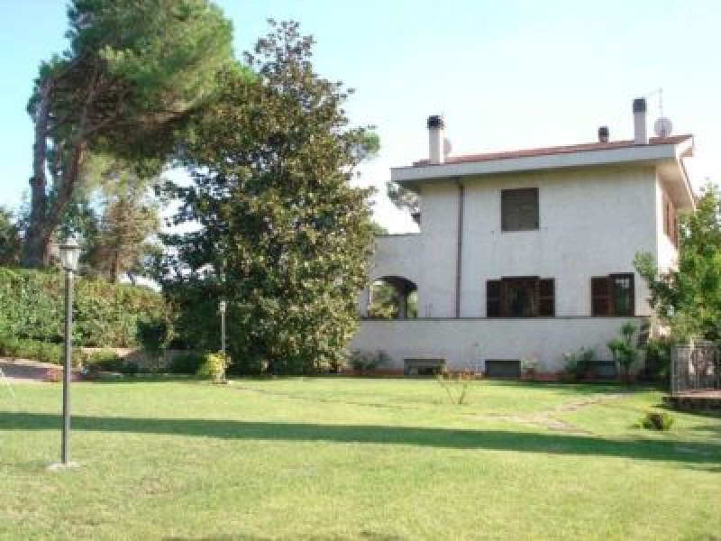Villa di 310m² in Via Roberto Mazzucco 45