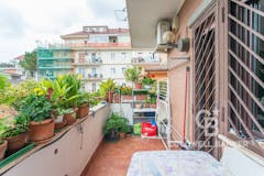 Two-bedroom Apartment of 90m² in Via Due Ponti 247a