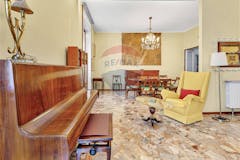 Three-bedroom Apartment of 179m² in Viale Gran Sasso 13