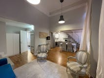 Two-bedroom Apartment of 85m² in Via Galliera 40