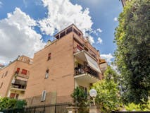 Two-bedroom Apartment of 101m² in Via Gradoli 16