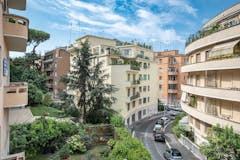 Two-bedroom Apartment of 80m² in Via Alberto Caroncini 51